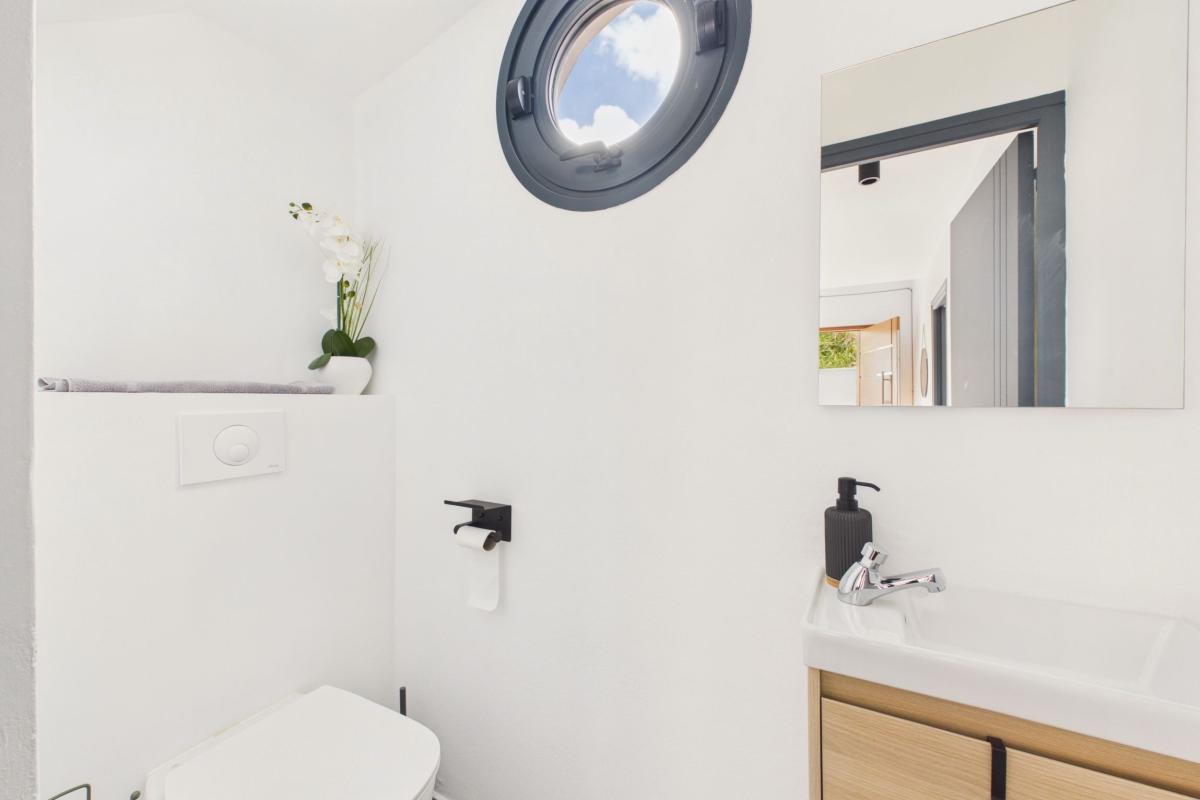 Location trois ilets 8 personnes martinique - toilette visiteur